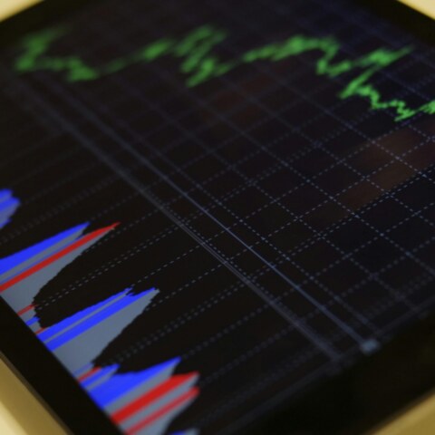What are the key factors to consider when selecting a brokerage platform for trading stocks or forex?