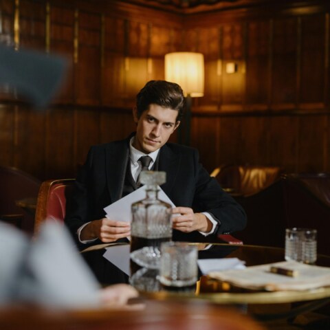 What are the origins and history of organized crime syndicates such as the Mafia, and how have they evolved over time?