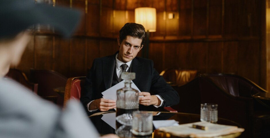 What are the origins and history of organized crime syndicates such as the Mafia, and how have they evolved over time?
