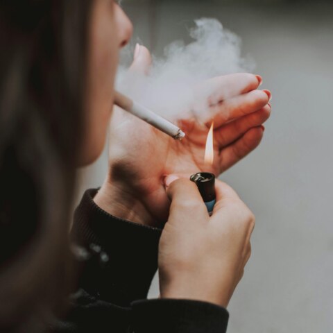 How does smoking contribute to liver damage, and what specific substances in tobacco smoke are harmful to liver health?