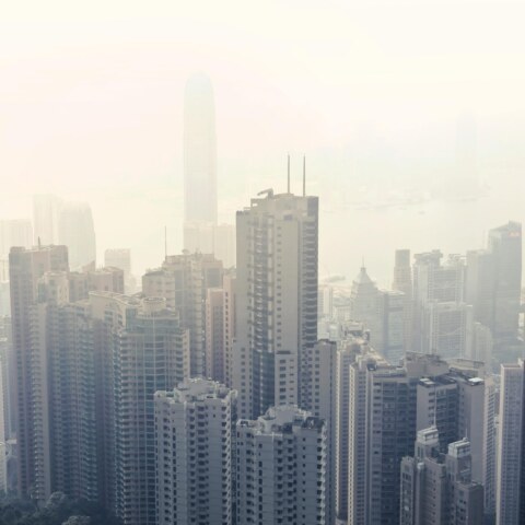 Respiratory and cardiovascular health impacts of exposure to smog, such as exacerbation of asthma, increased risk of heart attacks, and long-term lung damage, and how do these effects vary depending on individual susceptibility, duration of exposure, and pollutant composition?