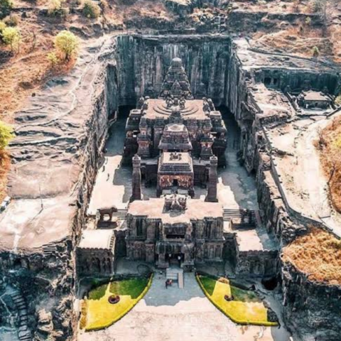 at which place is the famous Kailash temple located?