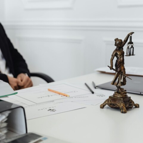 Legal Research vs. Legal Analysis: What Should You Outsource?