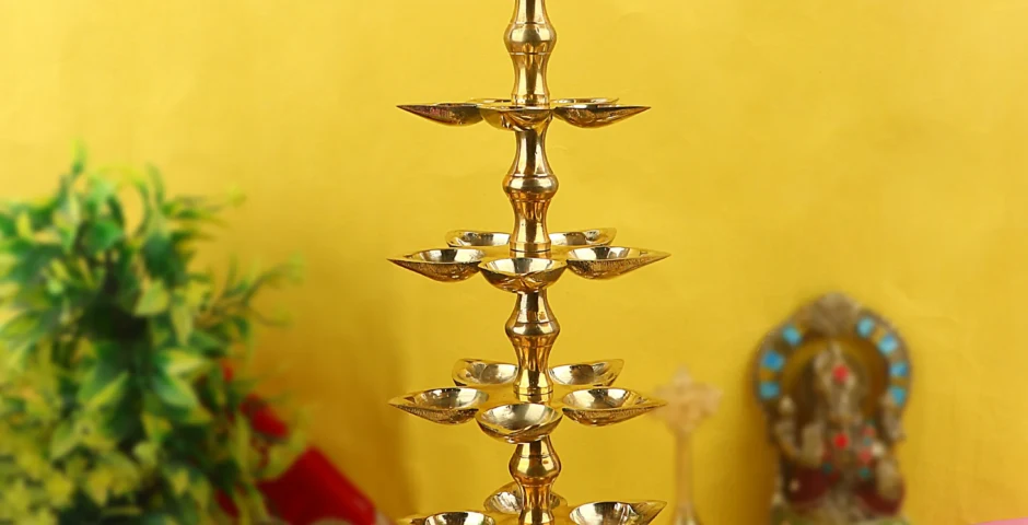 Why is a Kerala Diya considered special in Hindu rituals, and where can I buy authentic ones online?