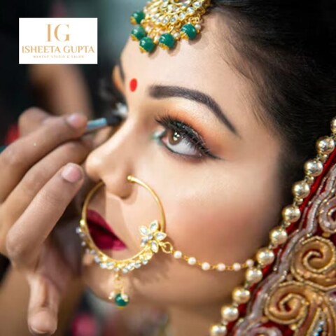 How do I choose the best Wedding Makeup in Delhi artist?