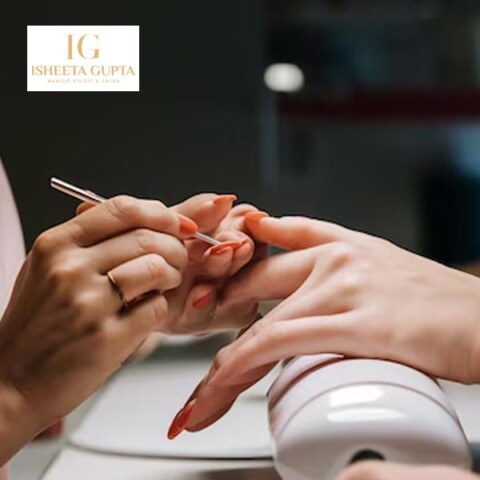 Can I Book a Home Service for a Manicure in Delhi?