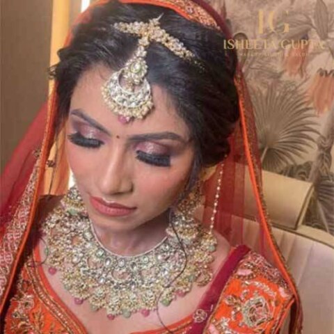 Do Makeover Studios in Delhi Provide Services for Grooms as well?