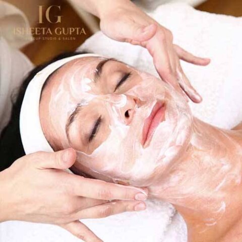 Who should go for a Skin Tightening Facial in Delhi?