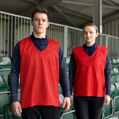 Can Training Bibs in the UK be Customized for Teams?