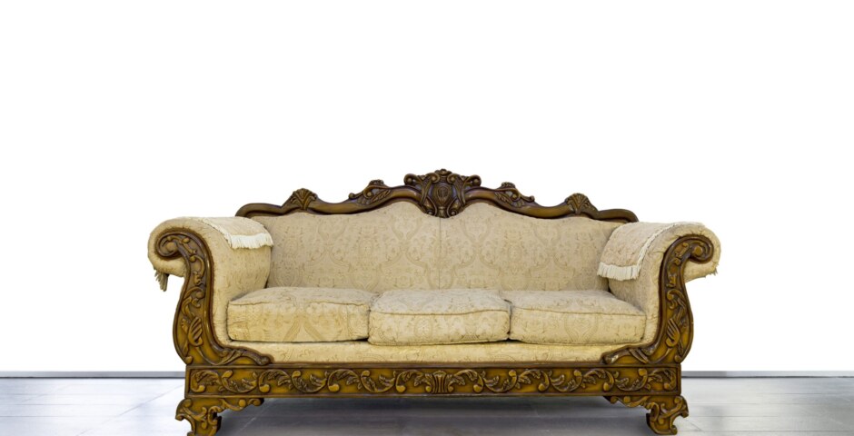 What is a Carved Sofa Set and Why Should You Buy One?